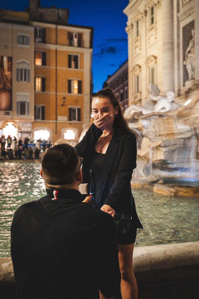 Secret proposal at fontana di trevi